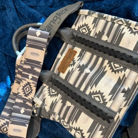 Wrangler Black and Gray Patterned Purse with matching Wallet - Picture 5 of 10